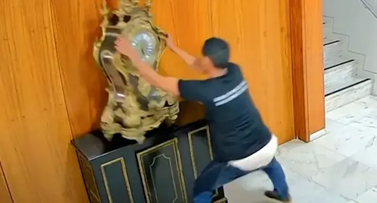 Juiz Que Soltou Destruidor De Relógio Histórico No 8 De Janeiro Depõe à Pf E Alega “equívoco” Cadastral